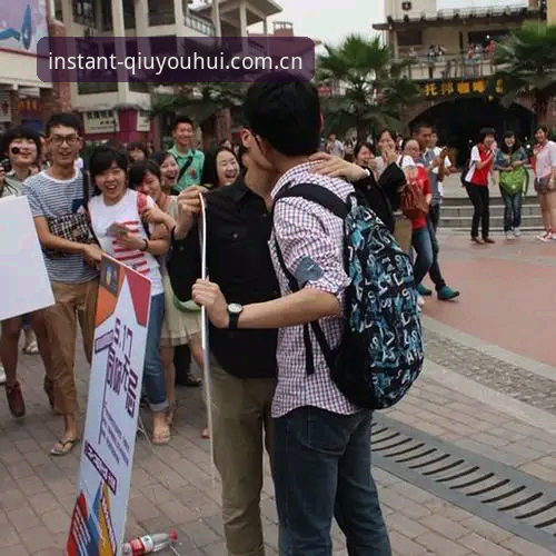 球友会中国区官网2026新版安装失败 墨国度同性拥吻照刷屏的镜头语言与球迷观赛实用礼仪